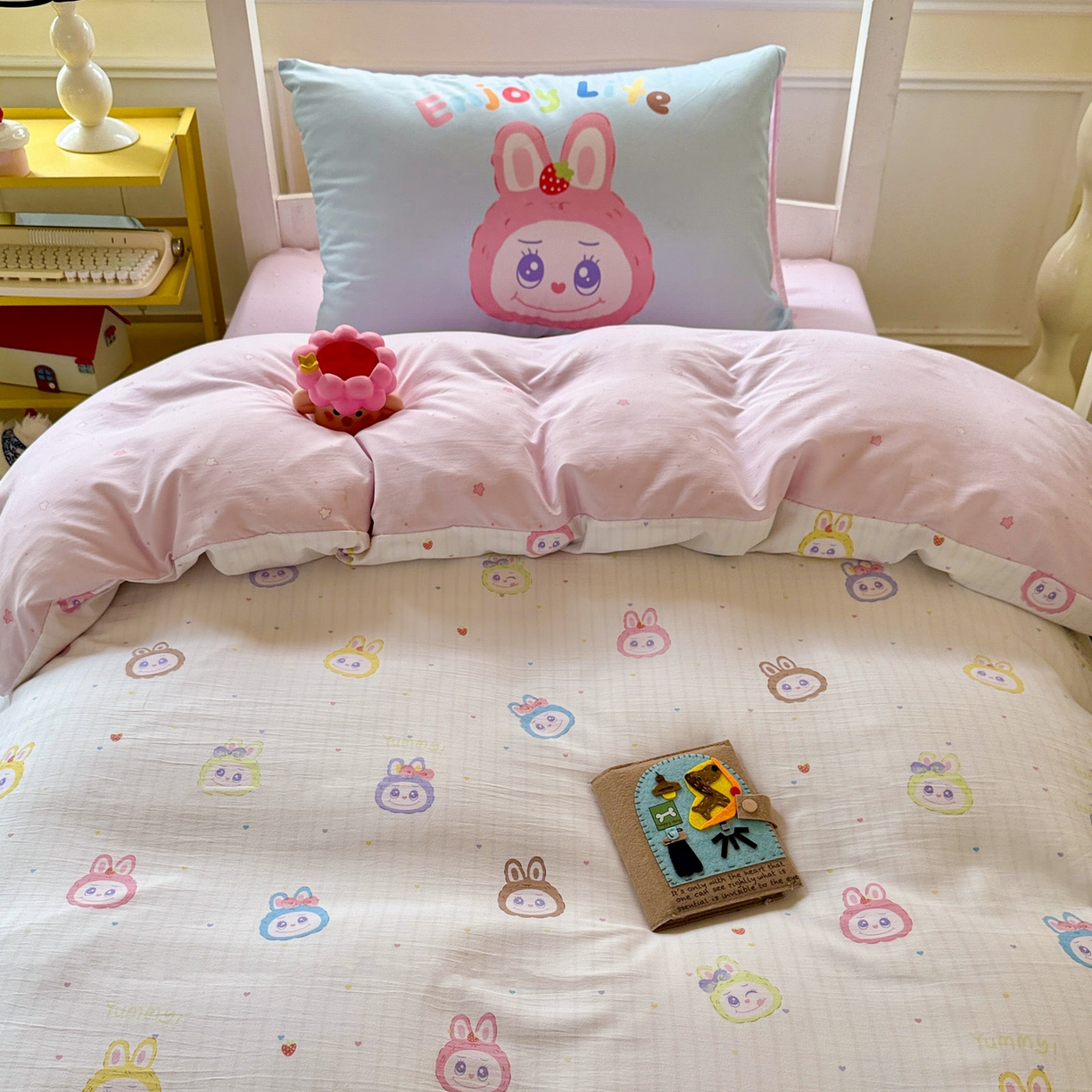 91家纺网 家纺一手货源 找家纺 海岛哥哥 2025新款软柔棉105g大版双面印花宿舍学生三件套上下铺三件套 玩偶合集