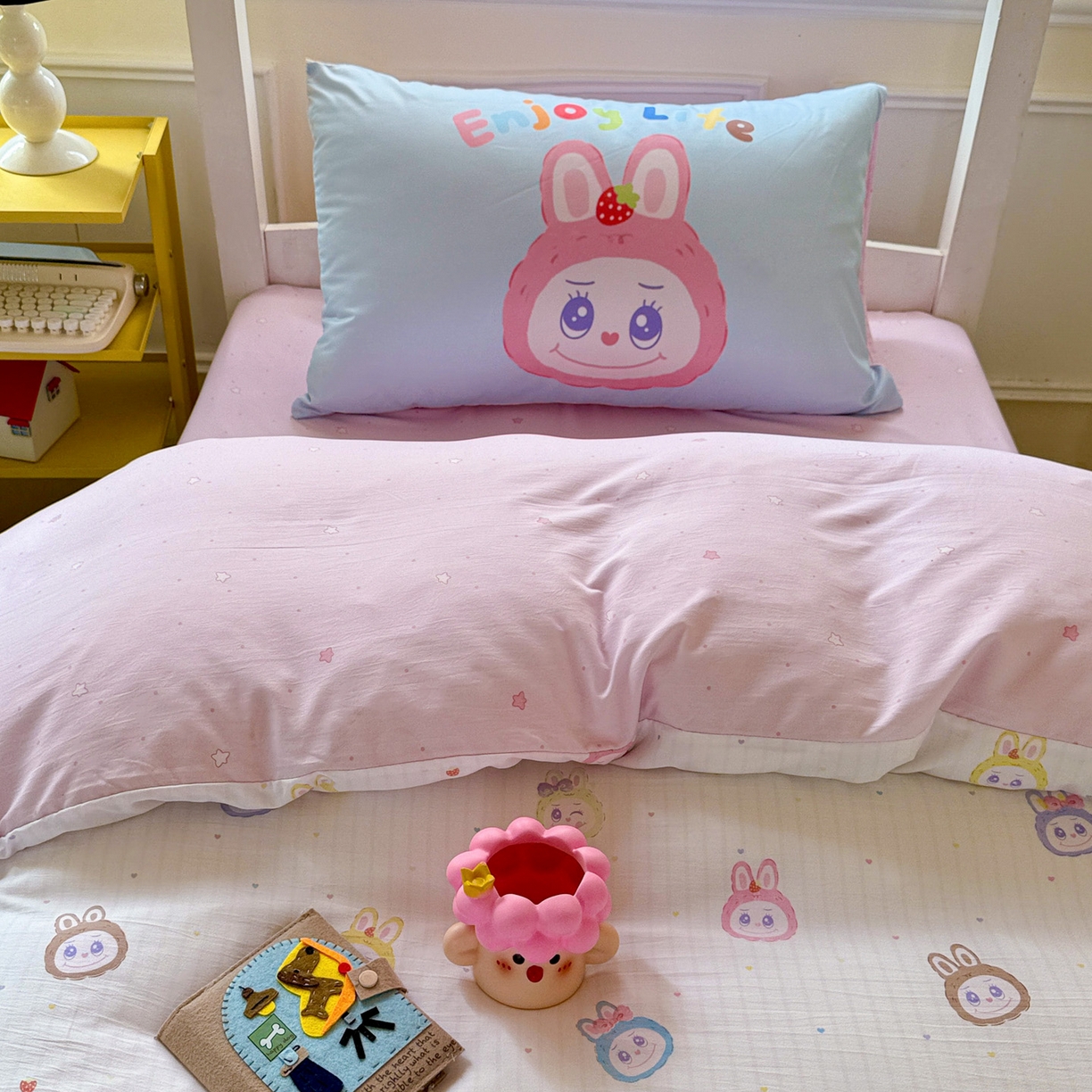 91家纺网 家纺一手货源 找家纺 海岛哥哥 2025新款软柔棉105g大版双面印花宿舍学生三件套上下铺三件套 玩偶合集