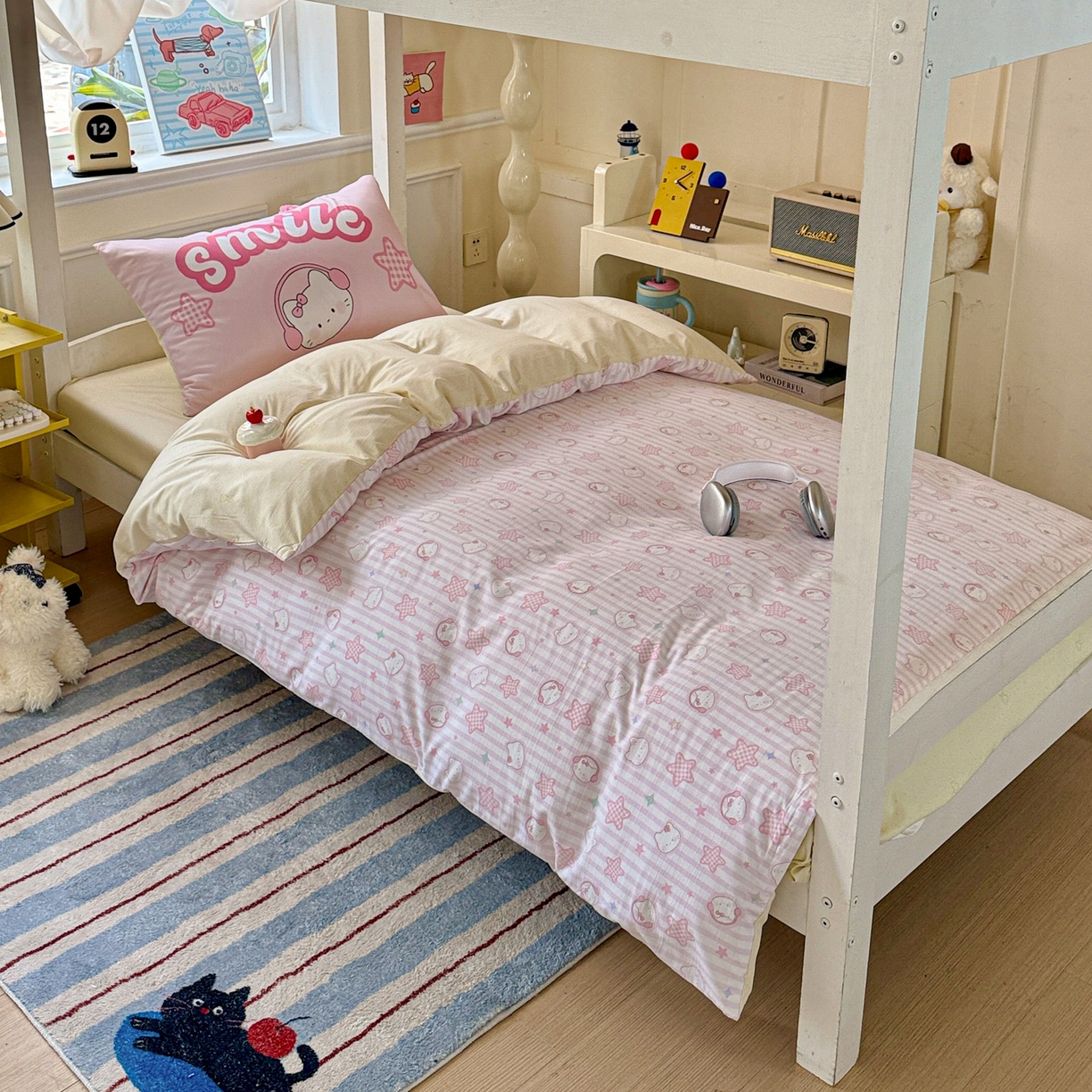 91家纺网 家纺一手货源 找家纺 海岛哥哥 2025新款软柔棉105g大版双面印花宿舍学生三件套上下铺三件套 星星凯蒂粉