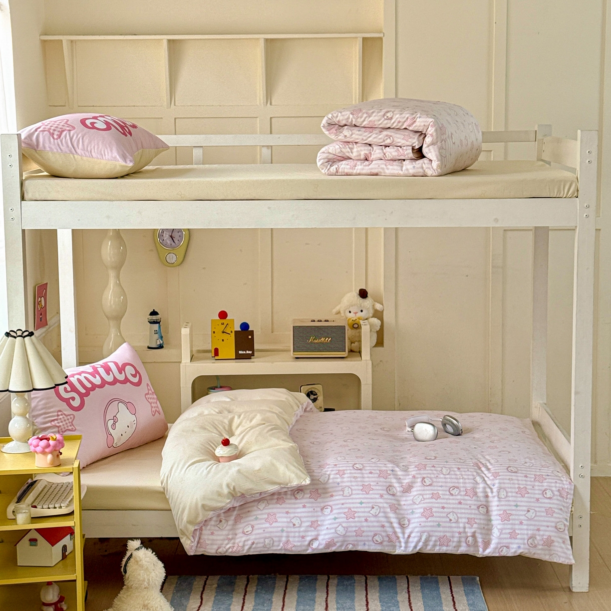 91家纺网 家纺一手货源 找家纺 海岛哥哥 2025新款软柔棉105g大版双面印花宿舍学生三件套上下铺三件套 星星凯蒂粉