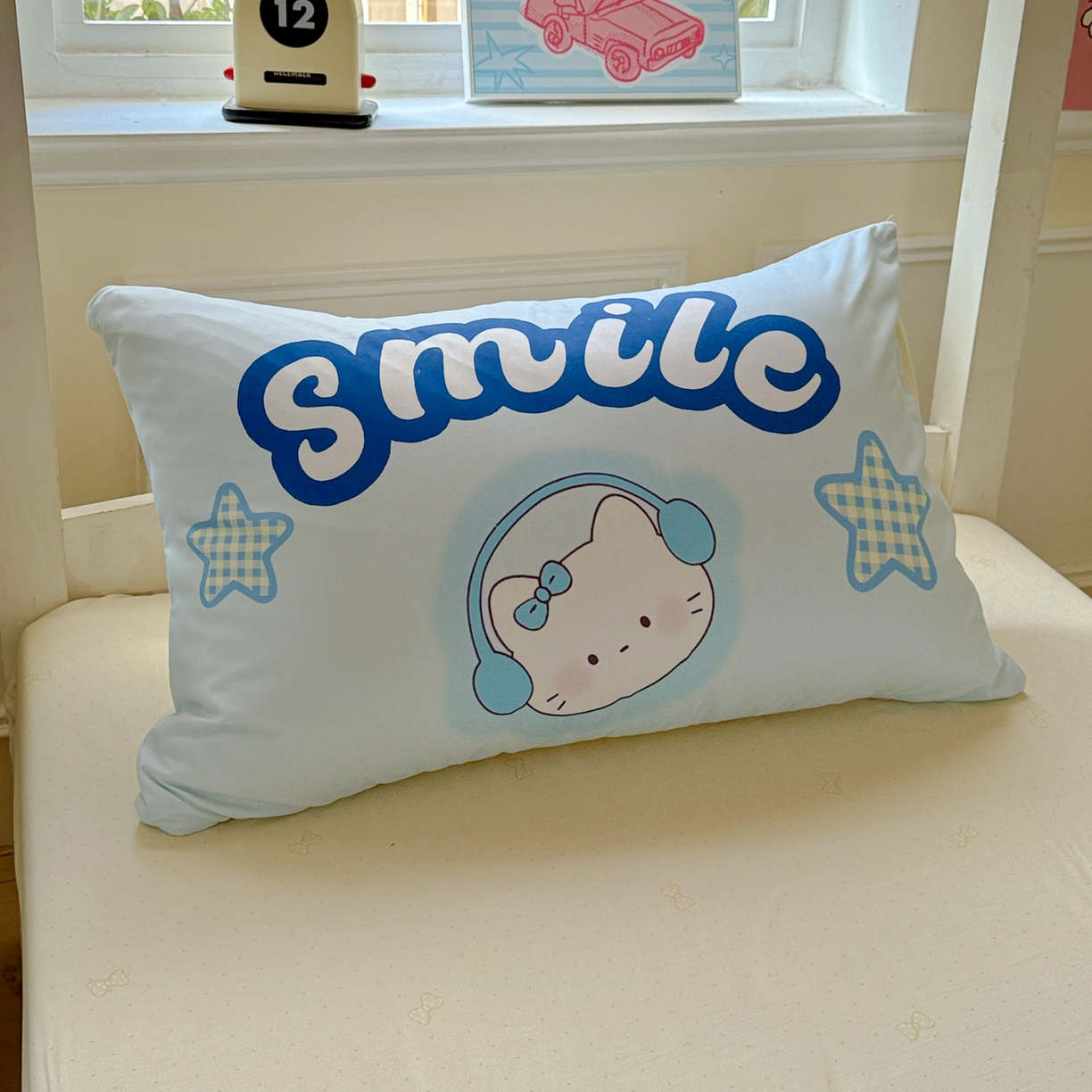 91家纺网 家纺一手货源 找家纺 海岛哥哥 2025新款软柔棉105g大版双面印花宿舍学生三件套上下铺三件套 星星凯蒂蓝