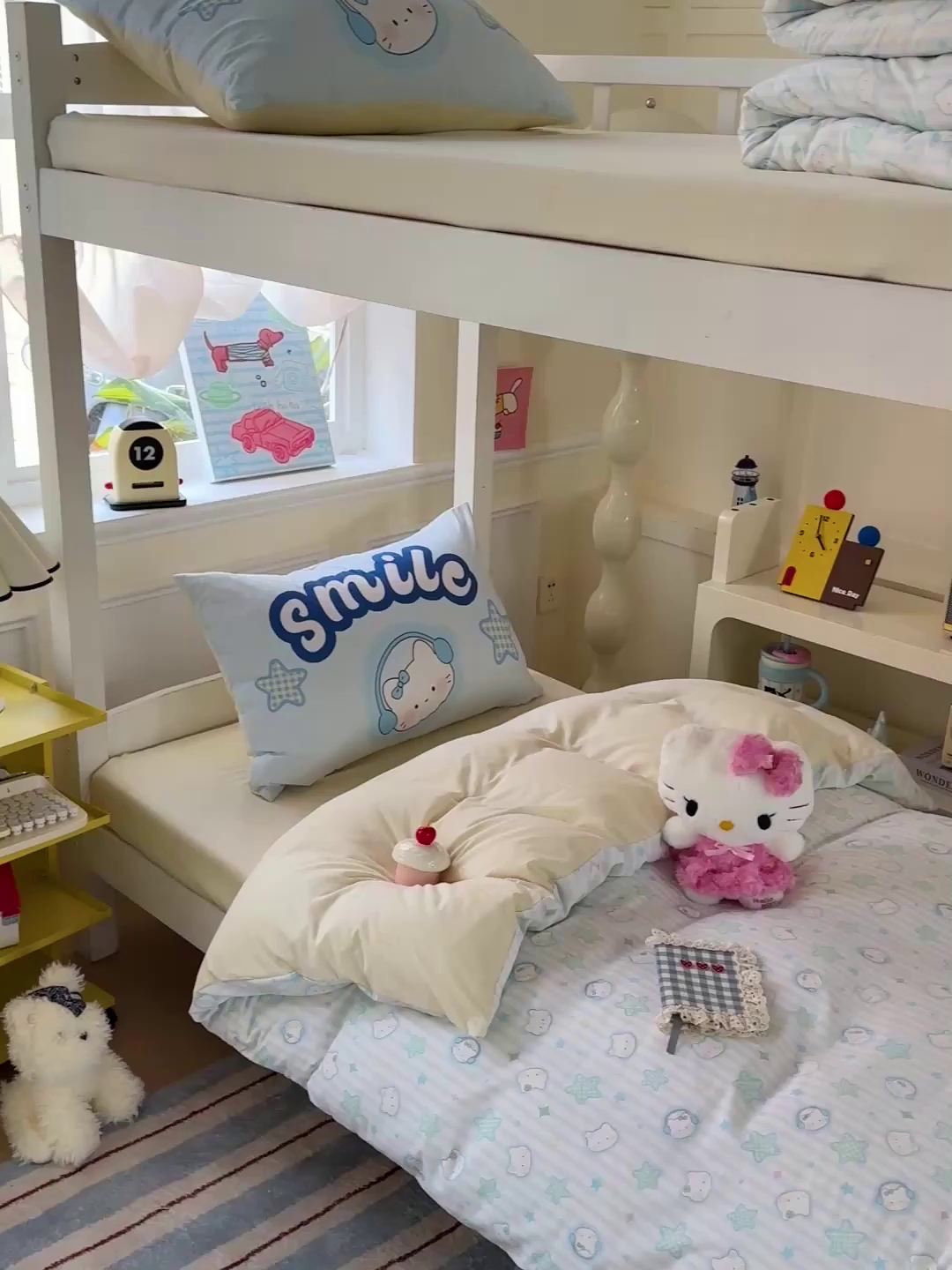 91家纺网 家纺一手货源 找家纺 海岛哥哥 2025新款软柔棉105g大版双面印花宿舍学生三件套上下铺三件套 星星凯蒂蓝