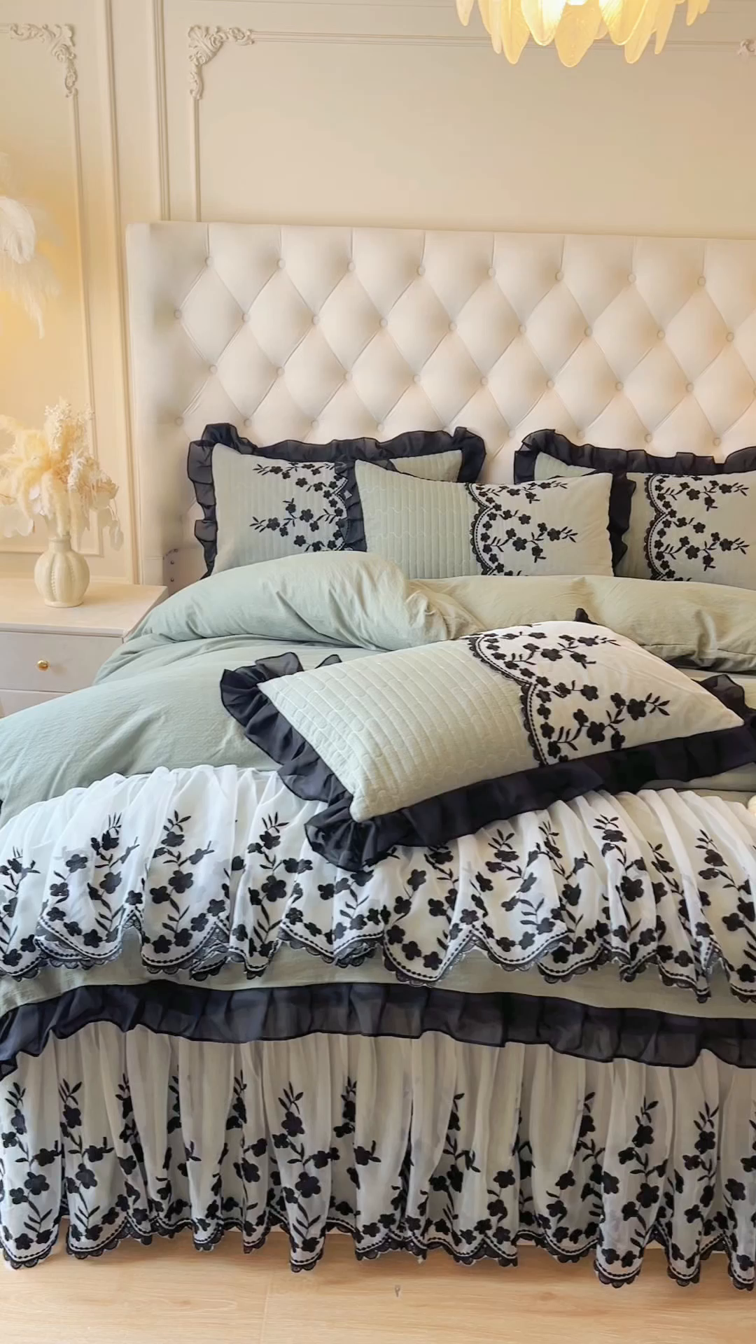 91家纺网 家纺一手货源 找家纺 恋尚 2025新款香云纱床裙四件套-赫本妮娅 赫本妮娅-橄榄绿