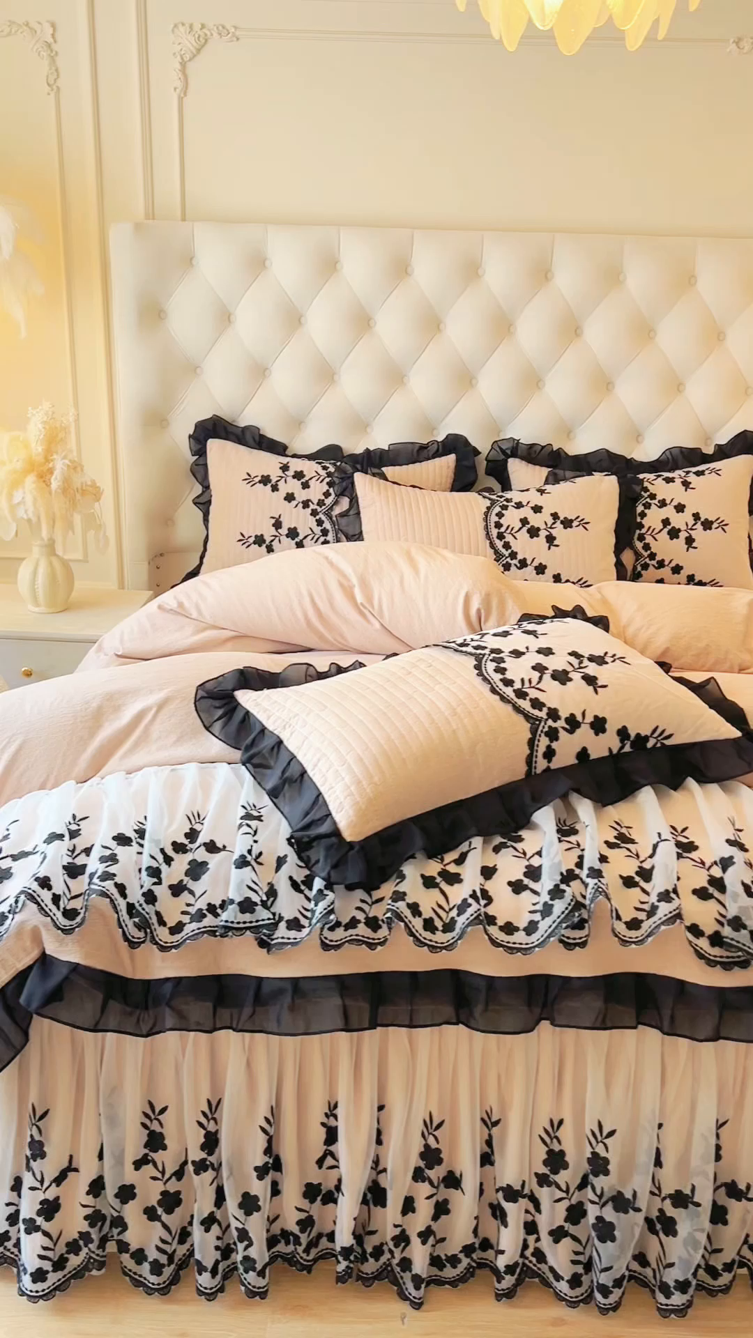 91家纺网 家纺一手货源 找家纺 恋尚 2025新款香云纱床裙四件套-赫本妮娅 赫本妮娅-米驼