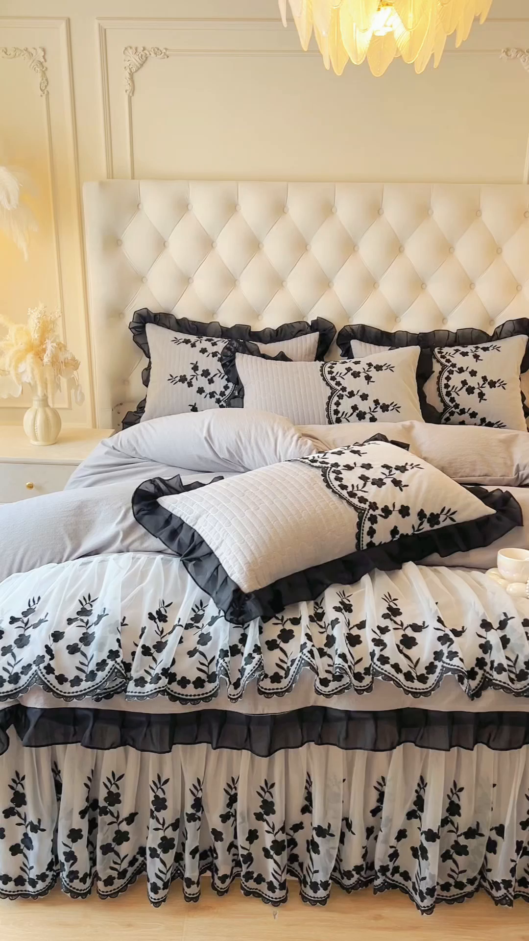 91家纺网 家纺一手货源 找家纺 恋尚 2025新款香云纱床裙四件套-赫本妮娅 赫本妮娅-浅灰