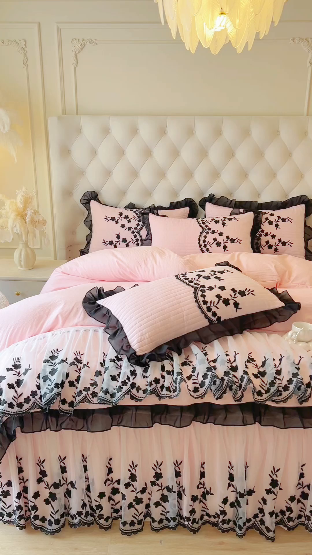 91家纺网 家纺一手货源 找家纺 恋尚 2025新款香云纱床裙四件套-赫本妮娅 赫本妮娅-少女粉