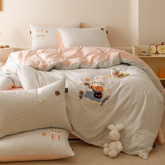 91家纺网 家纺一手货源 找家纺 卡姿家纺 2025秋冬治愈系卡通萌趣系列第一季 小兔妞妞