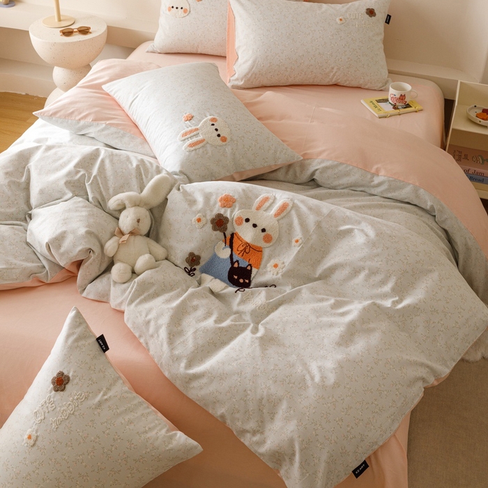 91家纺网 家纺一手货源 找家纺 卡姿家纺 2025秋冬治愈系卡通萌趣系列第一季 小兔妞妞