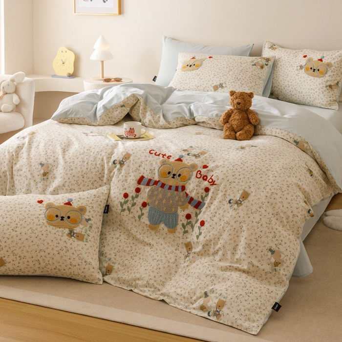 91家纺网 家纺一手货源 找家纺 卡姿家纺 2025秋冬治愈系卡通萌趣系列第一季 小熊维克