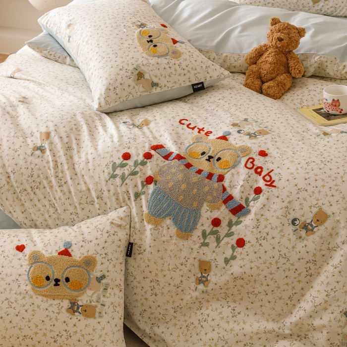 91家纺网 家纺一手货源 找家纺 卡姿家纺 2025秋冬治愈系卡通萌趣系列第一季 小熊维克