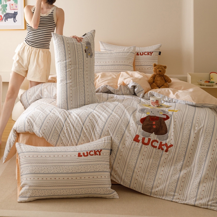 91家纺网 家纺一手货源 找家纺 卡姿家纺 2025秋冬治愈系卡通萌趣系列第一季 小象艾米