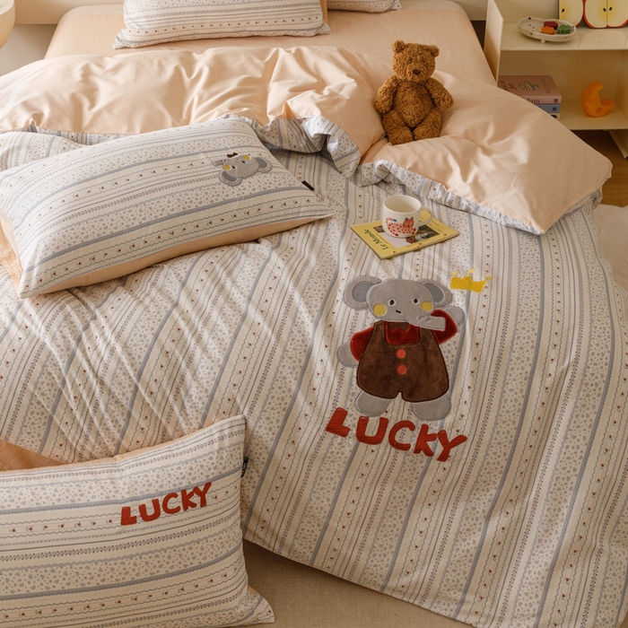 91家纺网 家纺一手货源 找家纺 卡姿家纺 2025秋冬治愈系卡通萌趣系列第一季 小象艾米