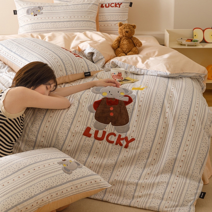 91家纺网 家纺一手货源 找家纺 卡姿家纺 2025秋冬治愈系卡通萌趣系列第一季 小象艾米