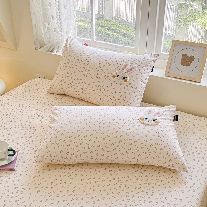 91家纺网 家纺一手货源 找家纺 卡姿家纺 2025秋冬ins小清新印花 — 床笠三件套 小兔樱桃