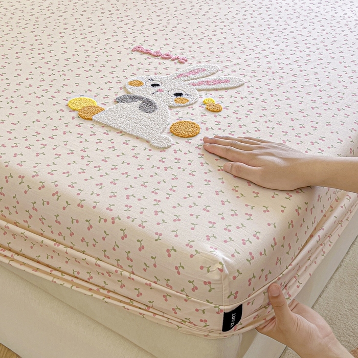 91家纺网 家纺一手货源 找家纺 卡姿家纺 2025秋冬ins小清新印花 — 床笠三件套 小兔樱桃