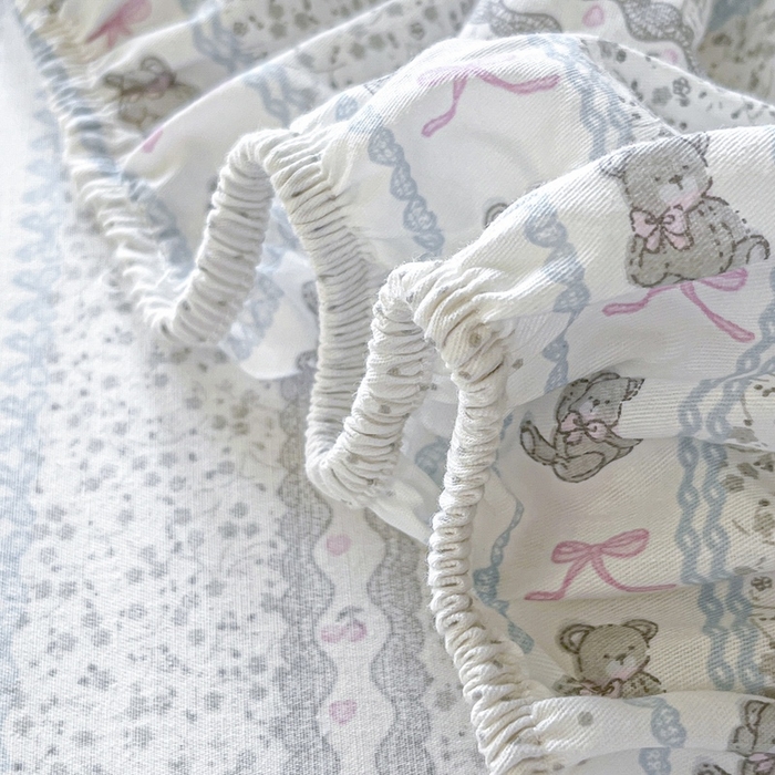 91家纺网 家纺一手货源 找家纺 卡姿家纺 2025秋冬ins小清新印花 — 床笠三件套 小狗琪琪