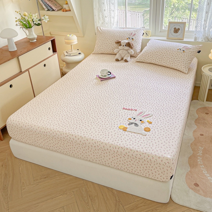 91家纺网 家纺一手货源 找家纺 卡姿家纺 2025秋冬ins小清新印花 — 床笠三件套 小兔樱桃