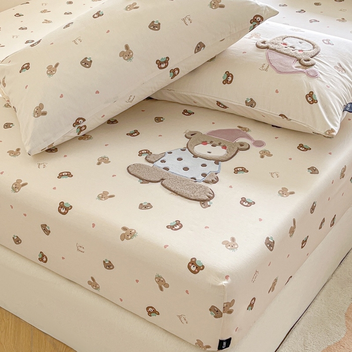 91家纺网 家纺一手货源 找家纺 卡姿家纺 2025秋冬ins小清新印花 — 床笠三件套 小熊和小兔
