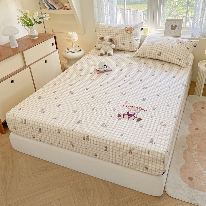 91家纺网 家纺一手货源 找家纺 卡姿家纺 2025秋冬ins小清新印花 — 床笠三件套 英伦小熊