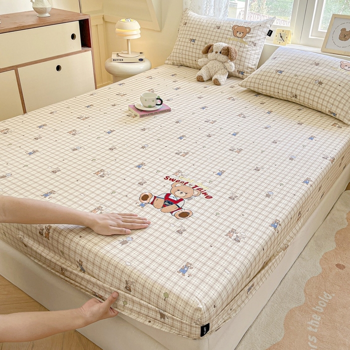 91家纺网 家纺一手货源 找家纺 卡姿家纺 2025秋冬ins小清新印花 — 床笠三件套 英伦小熊