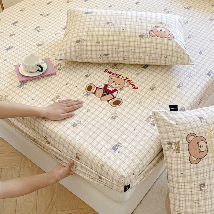 91家纺网 家纺一手货源 找家纺 卡姿家纺 2025秋冬ins小清新印花 — 床笠三件套 英伦小熊