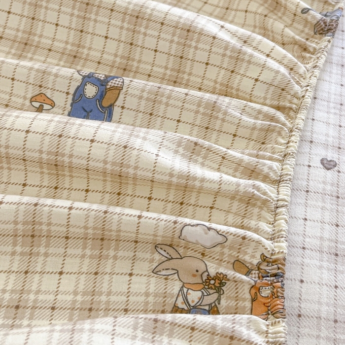 91家纺网 家纺一手货源 找家纺 卡姿家纺 2025秋冬ins小清新印花 — 床笠三件套 英伦小熊