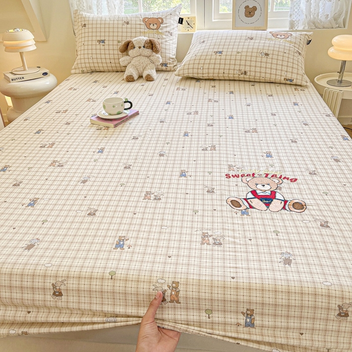 91家纺网 家纺一手货源 找家纺 卡姿家纺 2025秋冬ins小清新印花 — 床笠三件套 英伦小熊