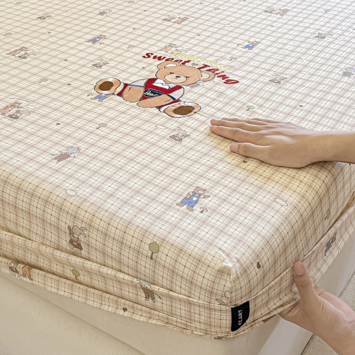 91家纺网 家纺一手货源 找家纺 卡姿家纺 2025秋冬ins小清新印花 — 床笠三件套 英伦小熊