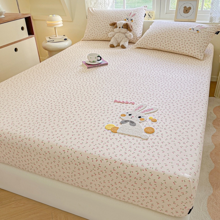 91家纺网 家纺一手货源 找家纺 卡姿家纺 2025秋冬ins小清新印花 — 床笠三件套 小兔樱桃