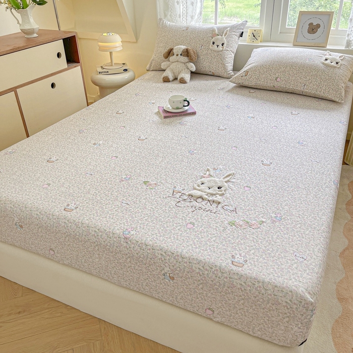 91家纺网 家纺一手货源 找家纺 卡姿家纺 2025秋冬ins小清新印花 — 床笠三件套 小兔咪霏