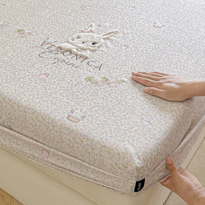 91家纺网 家纺一手货源 找家纺 卡姿家纺 2025秋冬ins小清新印花 — 床笠三件套 小兔咪霏