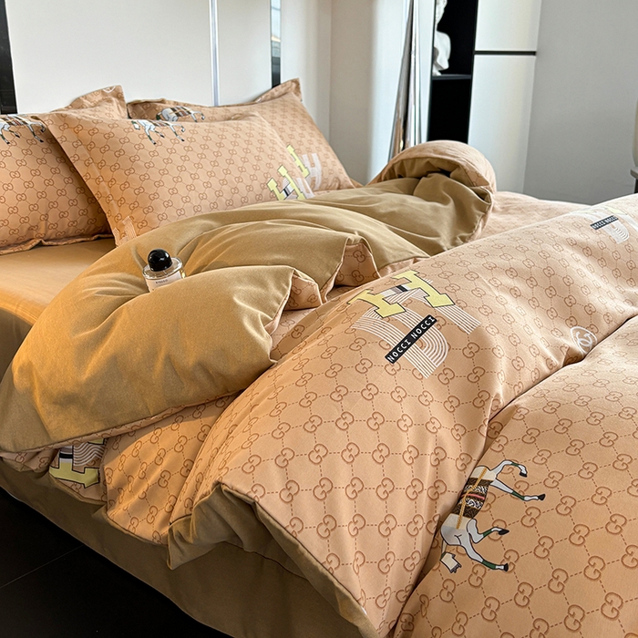 91家纺网 家纺一手货源 找家纺 慕木家纺 2025新款A类高端无印风卡通高克重170克阳光暖绒四件套系列 爱马仕-咖