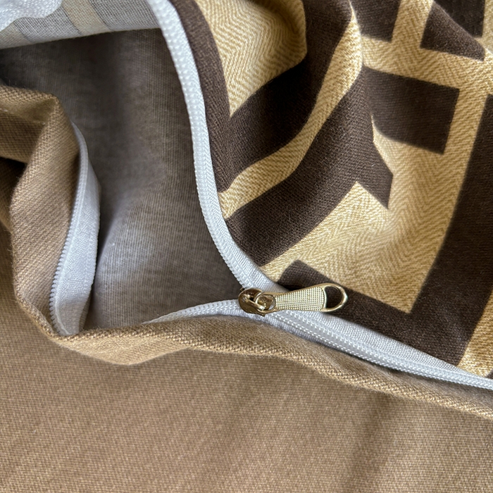 91家纺网 家纺一手货源 找家纺 慕木家纺 2025新款A类高端无印风卡通高克重170克阳光暖绒四件套系列 芬迪格