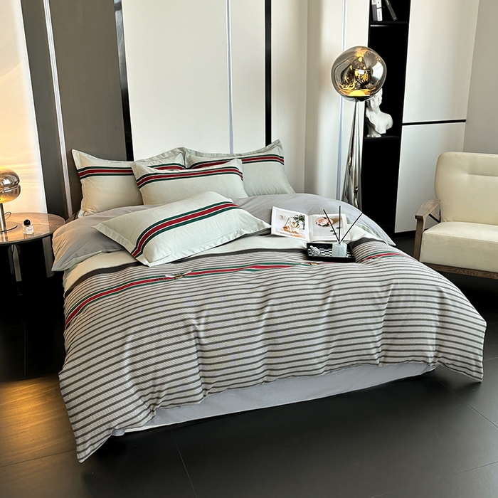 91家纺网 家纺一手货源 找家纺 慕木家纺 2025新款A类高端无印风卡通高克重170克阳光暖绒四件套系列 极致生活-灰