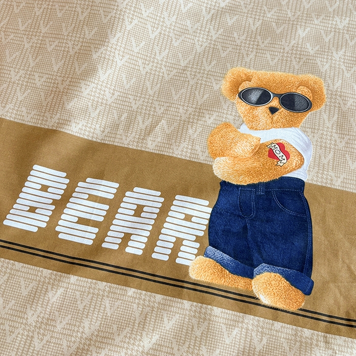 91家纺网 家纺一手货源 找家纺 慕木家纺 2025新款A类高端无印风卡通高克重170克阳光暖绒四件套系列 酷酷熊-咖