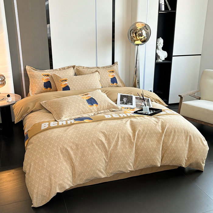 91家纺网 家纺一手货源 找家纺 慕木家纺 2025新款A类高端无印风卡通高克重170克阳光暖绒四件套系列 酷酷熊-咖