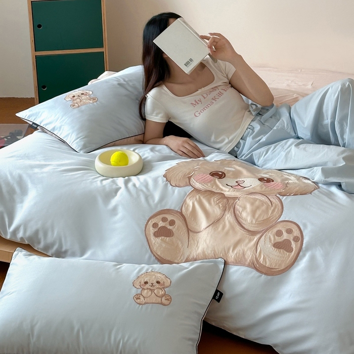 91家纺网 家纺一手货源 找家纺 卡姿家纺 2025秋冬60支长绒棉贴布绣四件套-萌趣多 萌趣多-蓝