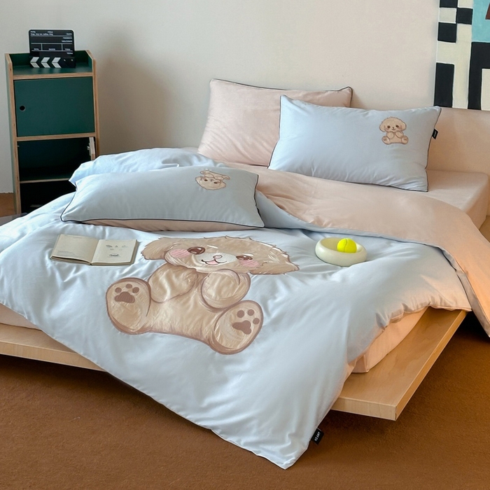 91家纺网 家纺一手货源 找家纺 卡姿家纺 2025秋冬60支长绒棉贴布绣四件套-萌趣多 萌趣多-蓝