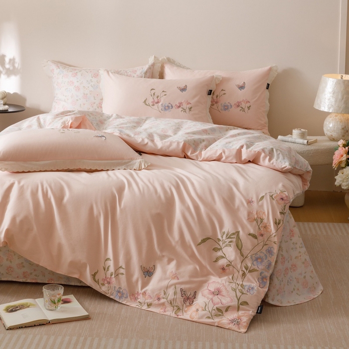 91家纺网 家纺一手货源 找家纺 卡姿家纺 2025秋冬小清新绣花+印花四件套-茉莉 茉莉-粉