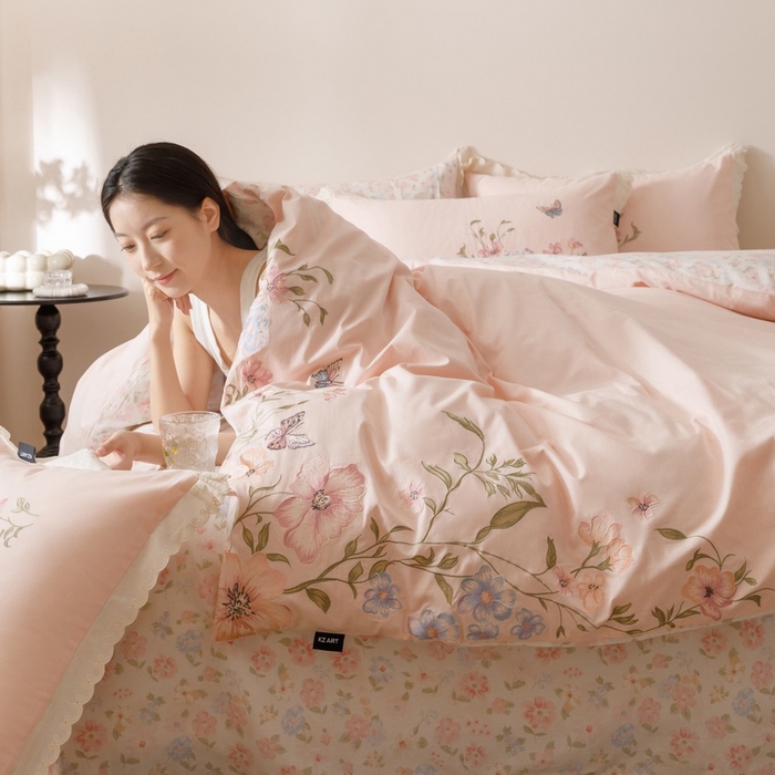 91家纺网 家纺一手货源 找家纺 卡姿家纺 2025秋冬小清新绣花+印花四件套-茉莉 茉莉-粉