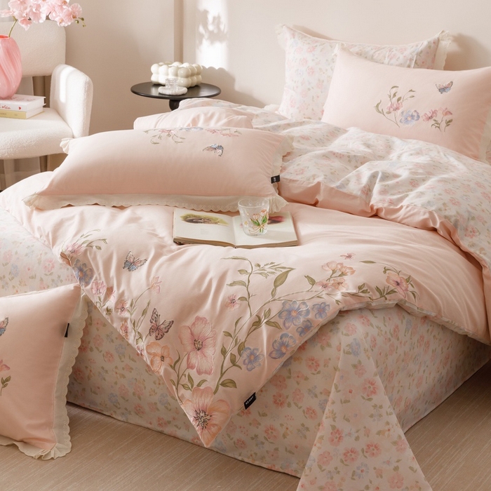 91家纺网 家纺一手货源 找家纺 卡姿家纺 2025秋冬小清新绣花+印花四件套-茉莉 茉莉-粉