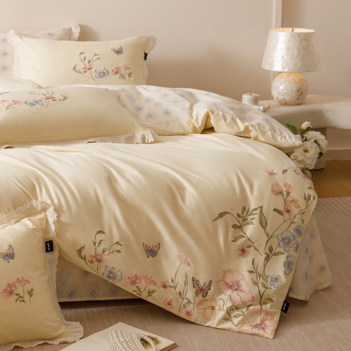 91家纺网 家纺一手货源 找家纺 卡姿家纺 2025秋冬小清新绣花+印花四件套-茉莉 茉莉-芝士黄