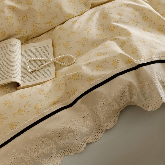 91家纺网 家纺一手货源 找家纺 卡姿家纺 2025新款小法式镂空棉布花边款四件套 幸福铃兰