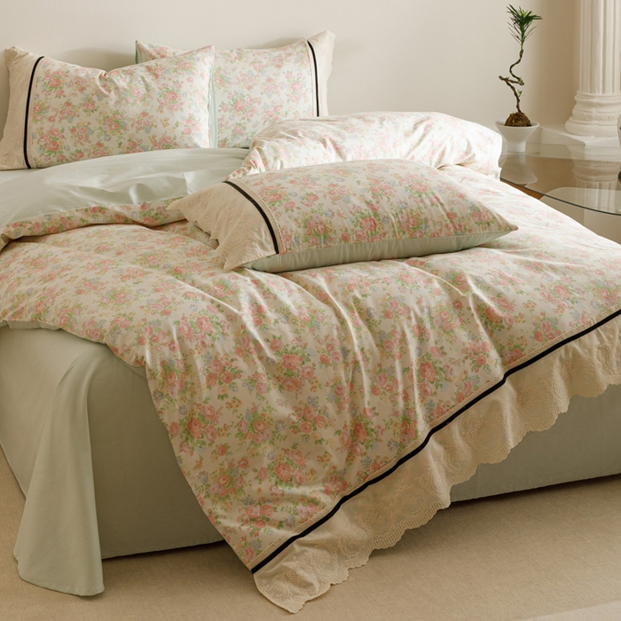 91家纺网 家纺一手货源 找家纺 卡姿家纺 2025新款小法式镂空棉布花边款四件套 静享时光