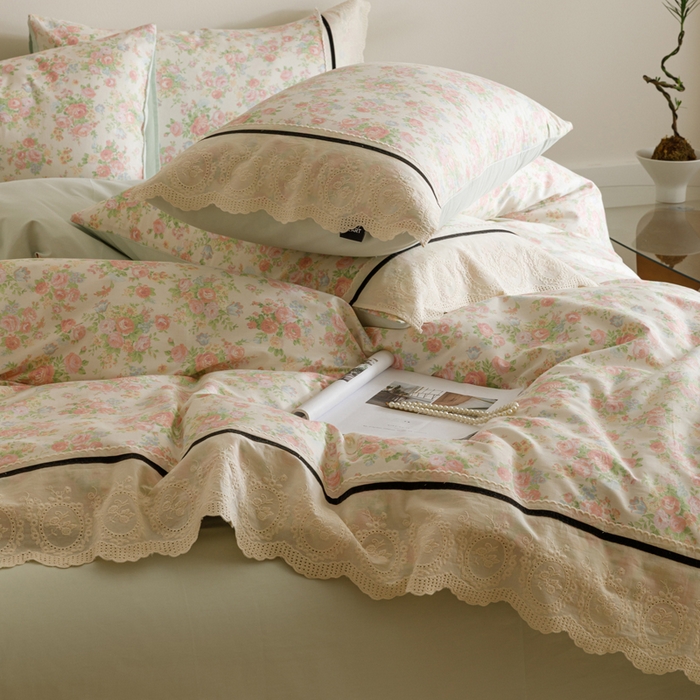 91家纺网 家纺一手货源 找家纺 卡姿家纺 2025新款小法式镂空棉布花边款四件套 静享时光