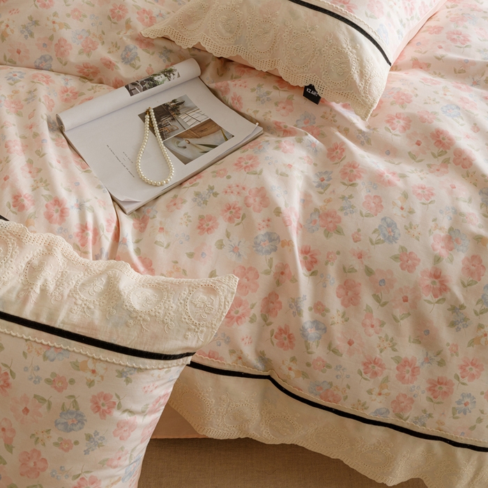 91家纺网 家纺一手货源 找家纺 卡姿家纺 2025新款小法式镂空棉布花边款四件套 阳光花朵
