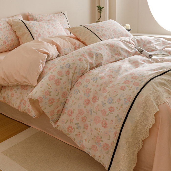 91家纺网 家纺一手货源 找家纺 卡姿家纺 2025新款小法式镂空棉布花边款四件套 阳光花朵