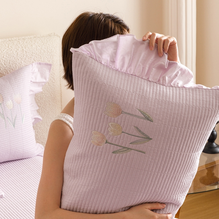 91家纺网 家纺一手货源 找家纺 卡姿家纺 2025秋冬床盖三件套刺绣款-柚夏花朵 柚夏花朵-紫