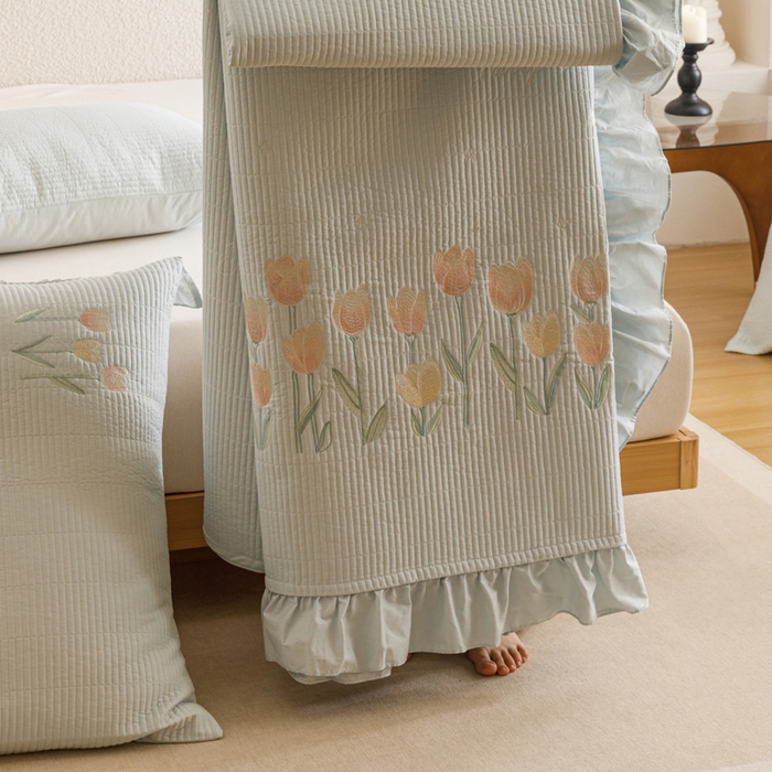 91家纺网 家纺一手货源 找家纺 卡姿家纺 2025秋冬床盖三件套刺绣款-柚夏花朵 柚夏花朵-蓝