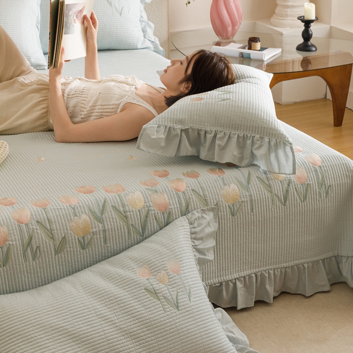 91家纺网 家纺一手货源 找家纺 卡姿家纺 2025秋冬床盖三件套刺绣款-柚夏花朵 柚夏花朵-蓝